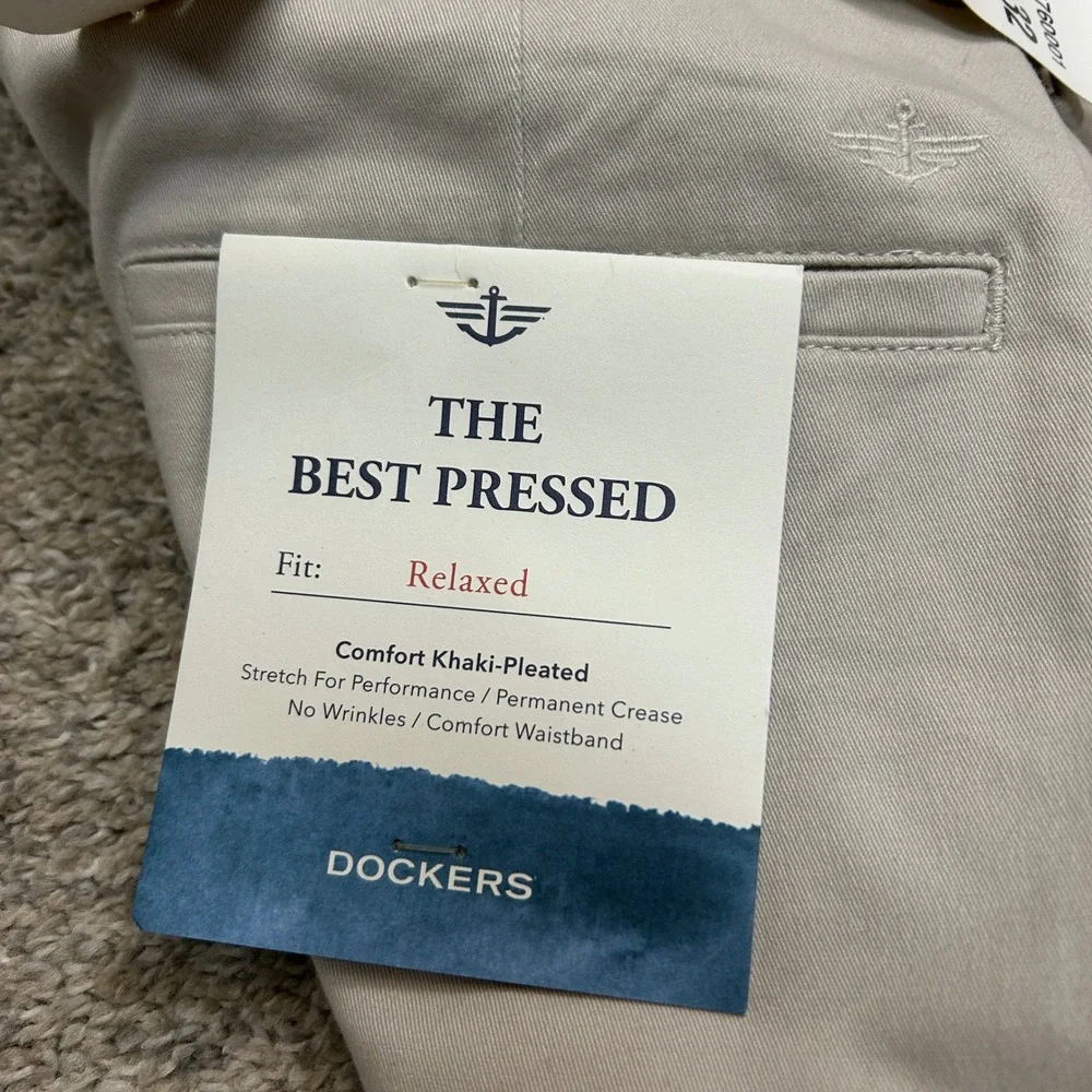 Dockers Pants The Best Pressed 36x32 Beige Relaxed Fit Pleated Comfort Khaki New